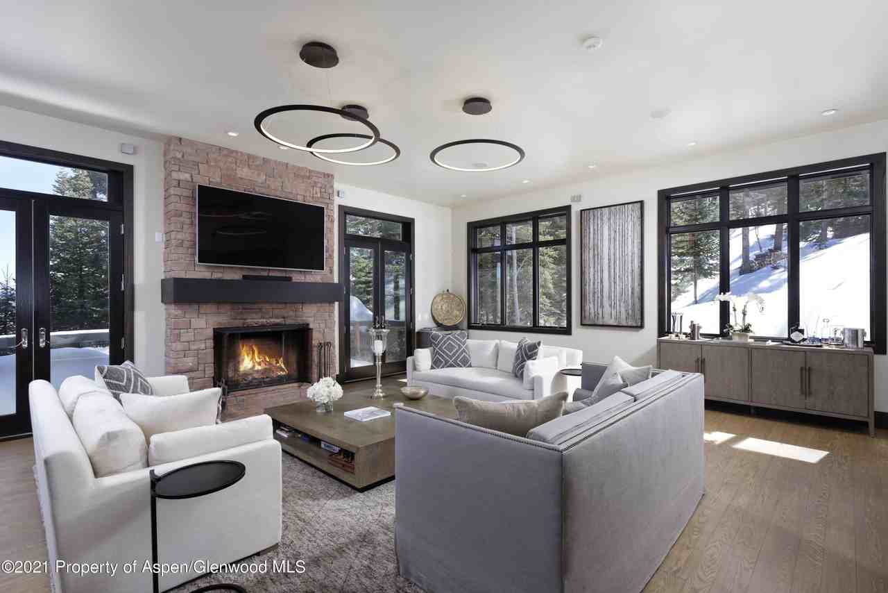 32 Elk Ridge Ln - Photo 2 of 34