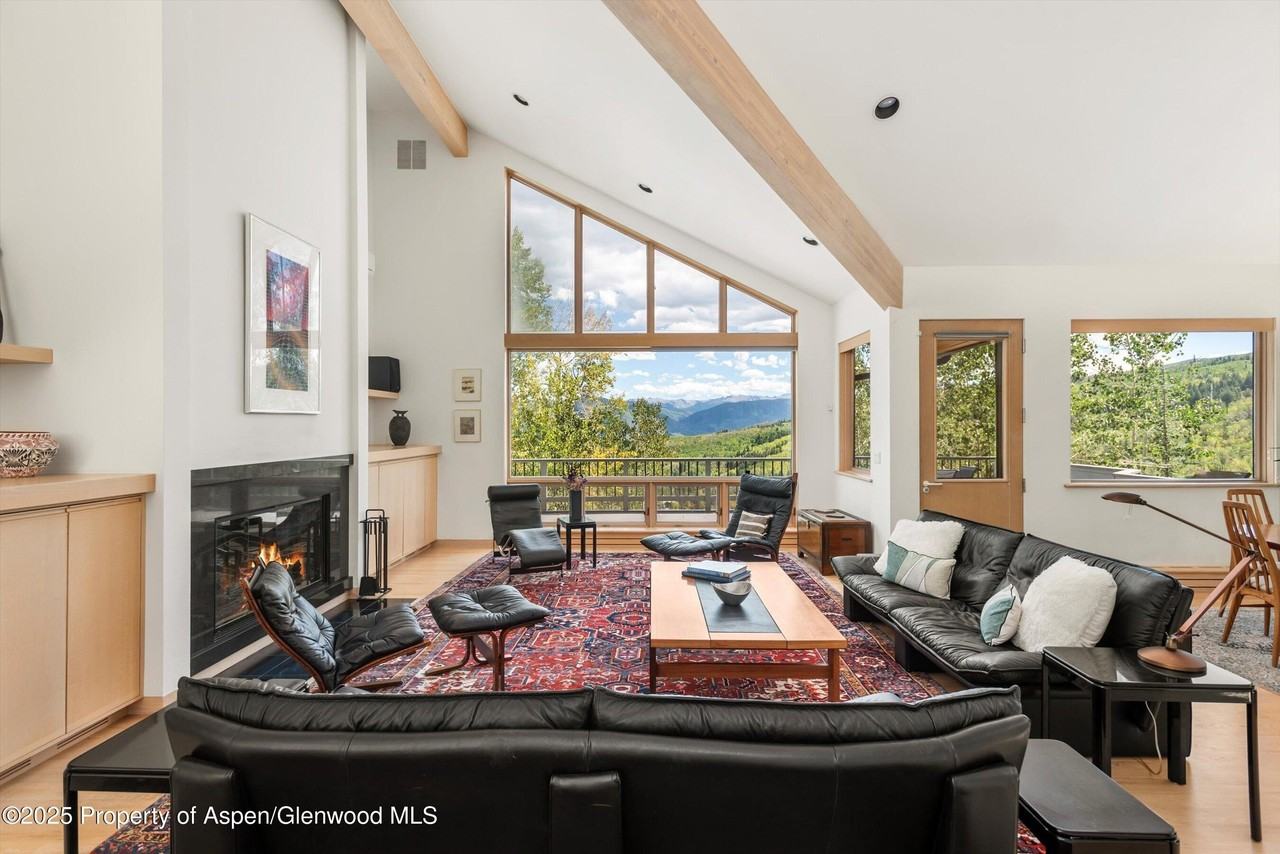 64 Ermine Ln - Photo 2 of 37