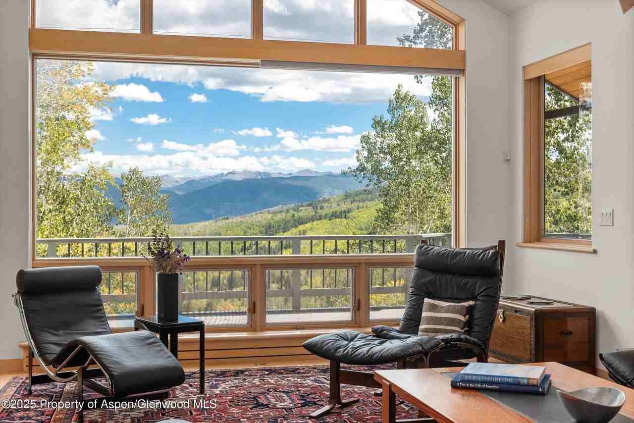 64 Ermine Ln - Photo 3 of 37