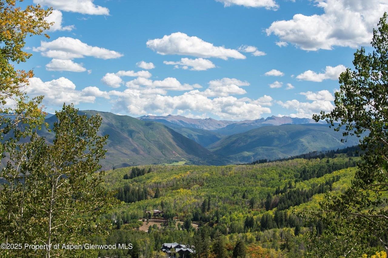 64 Ermine Ln - Photo 7 of 37