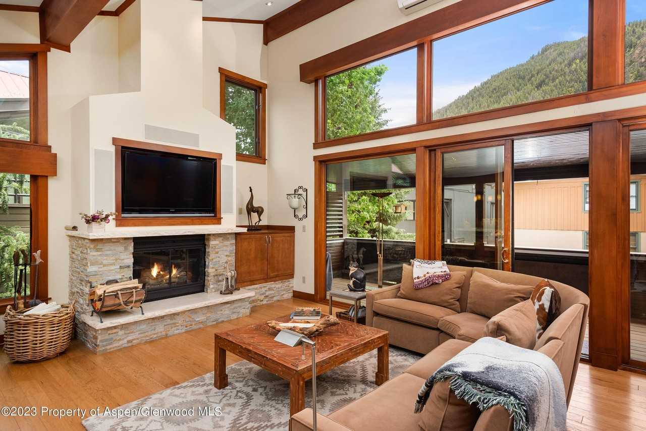 917 E Durant Ave - Photo 2 of 23