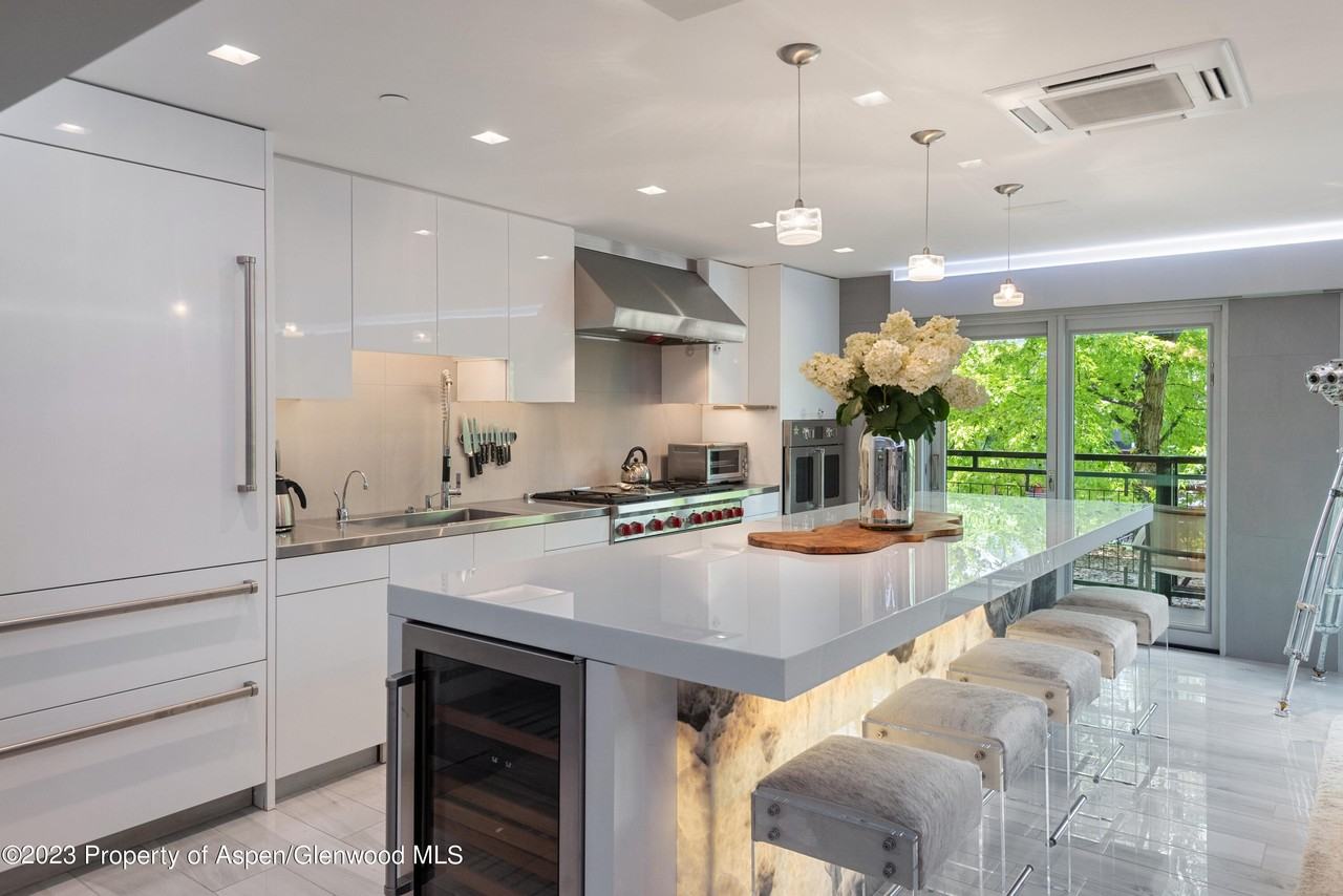 555 East Durant Avenue #2L - Photo 2 of 19