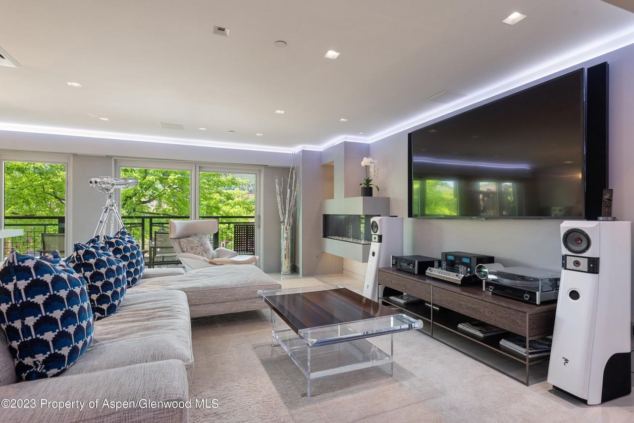 555 East Durant Avenue #2L - Photo 5 of 19