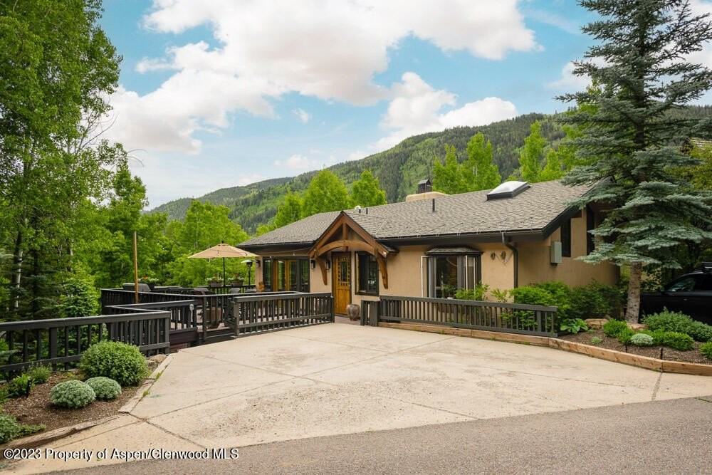 64 Eastwood Dr - Photo 2 of 24