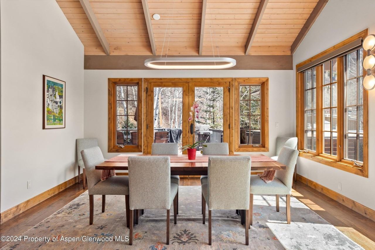 64 Eastwood Dr - Photo 4 of 24