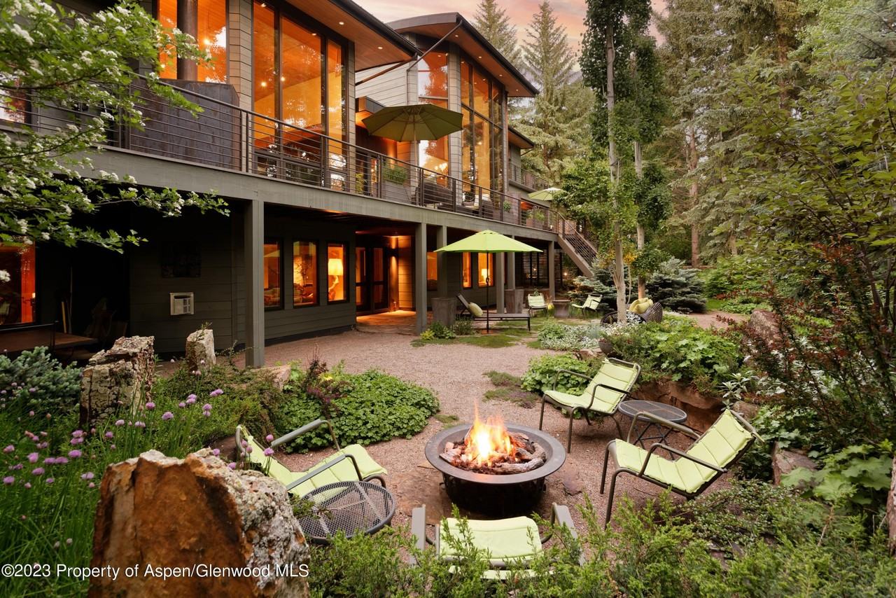 1575 Silver King Dr - Photo 2 of 35