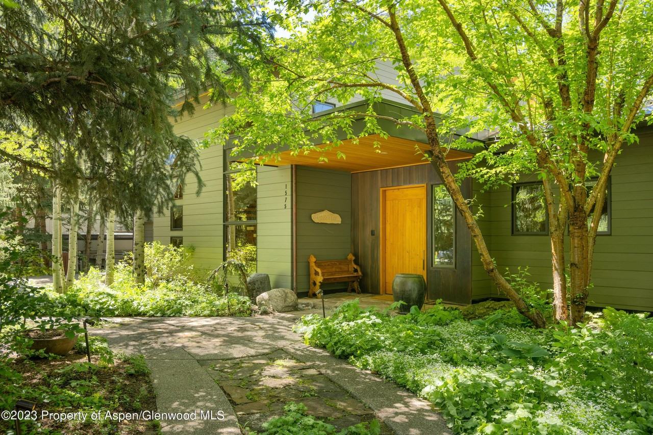 1575 Silver King Dr - Photo 5 of 35