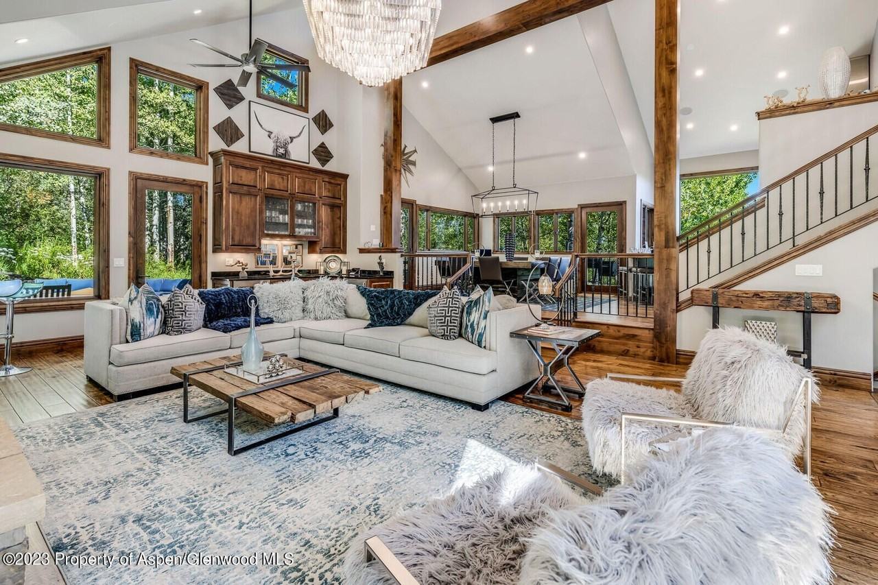 435 Faraway Rd - Photo 3 of 35