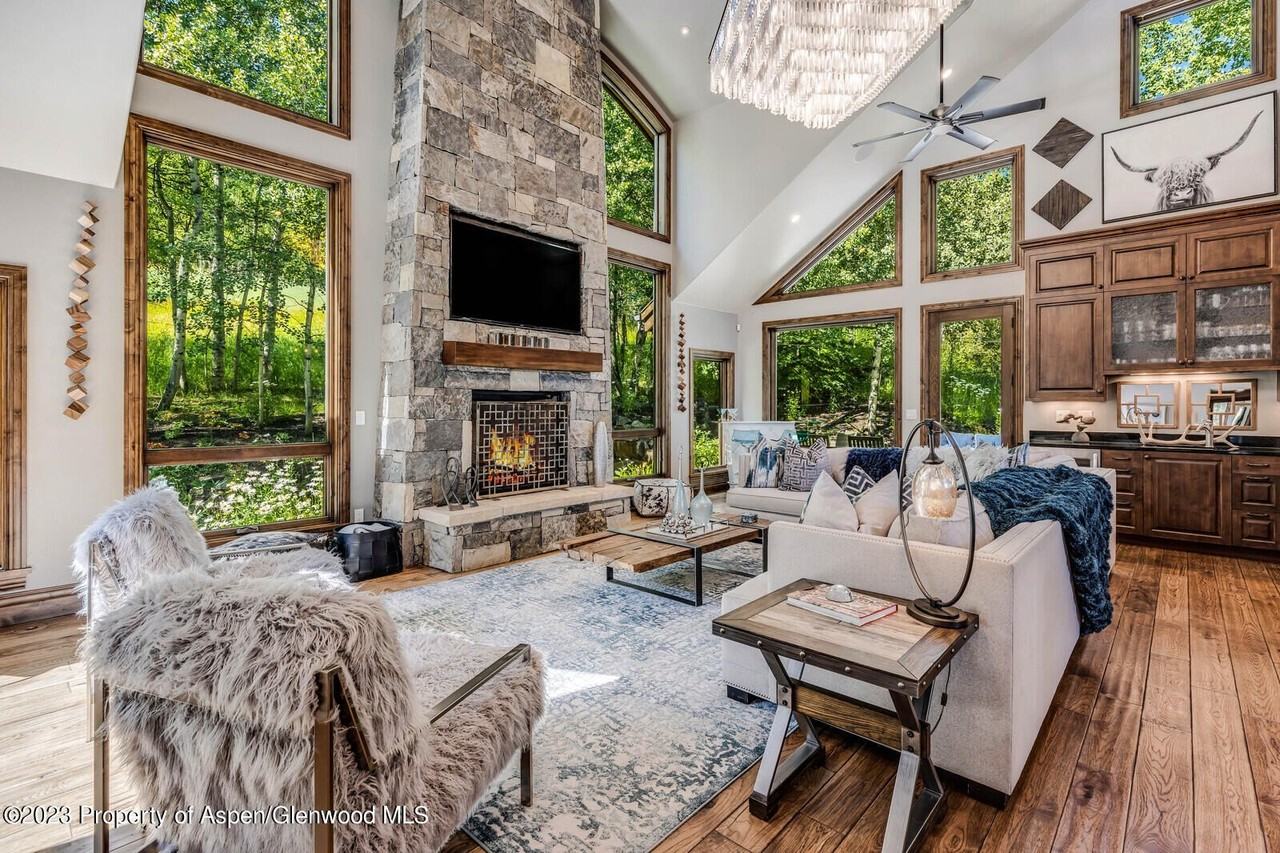 435 Faraway Rd - Photo 4 of 35