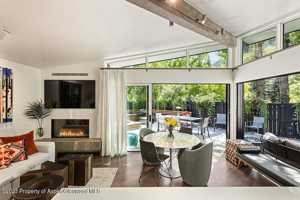 featured image of 630 W Hallam St #1