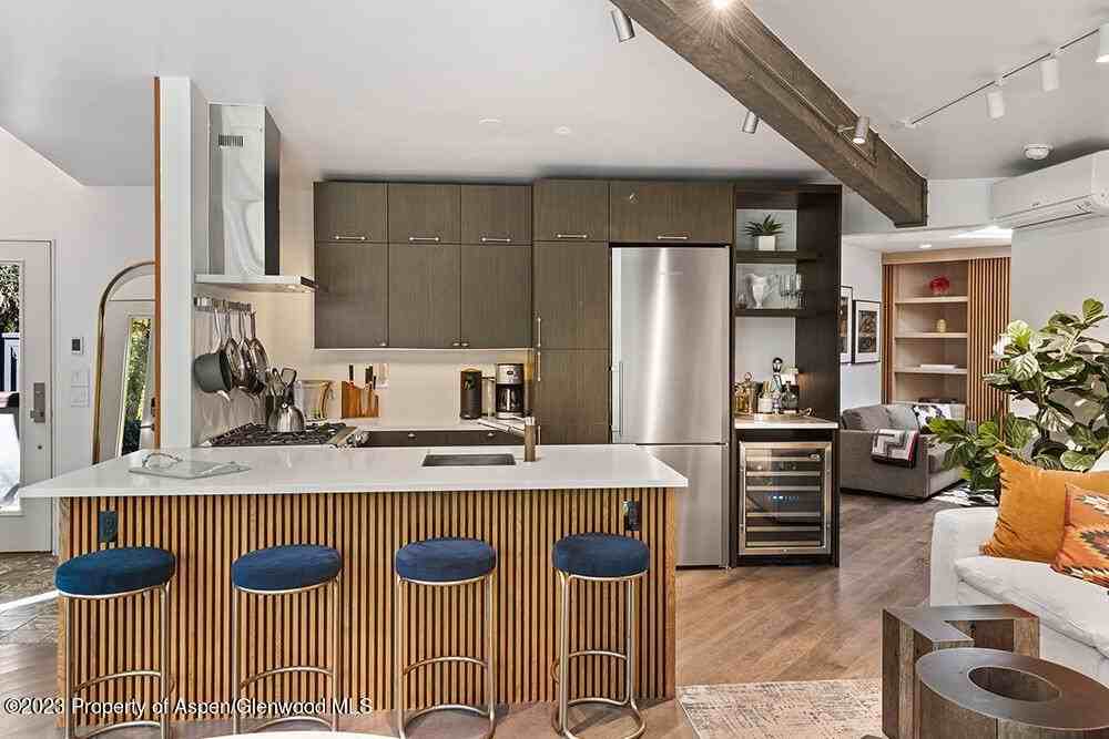 630 W Hallam St #1 - Photo 2 of 19