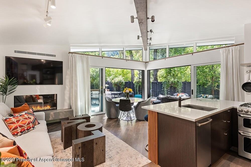 630 W Hallam St #1 - Photo 7 of 19