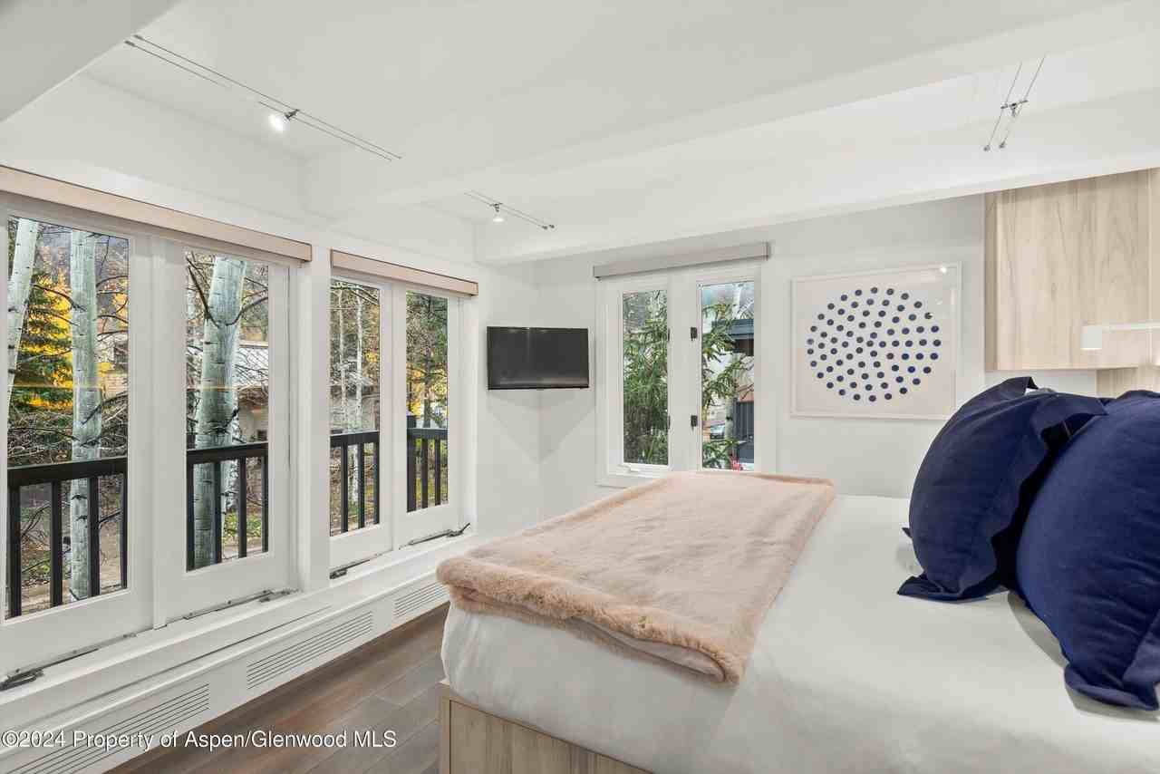 124 W Hyman Ave Apt 3d #3D