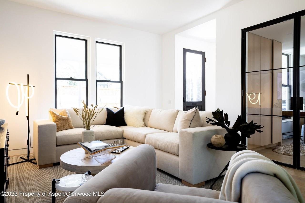 125 W Main St - Photo 2 of 50