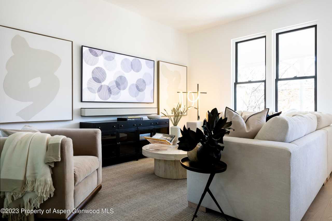 125 W Main St - Photo 3 of 50