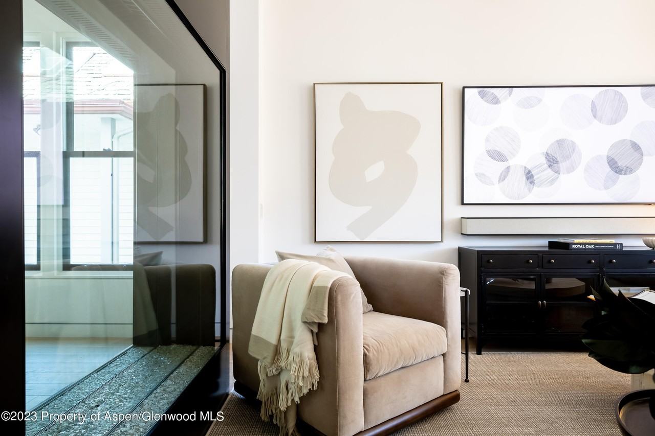 125 W Main St - Photo 4 of 50