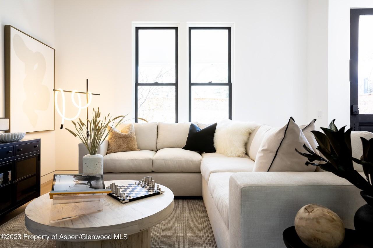 125 W Main St - Photo 5 of 50