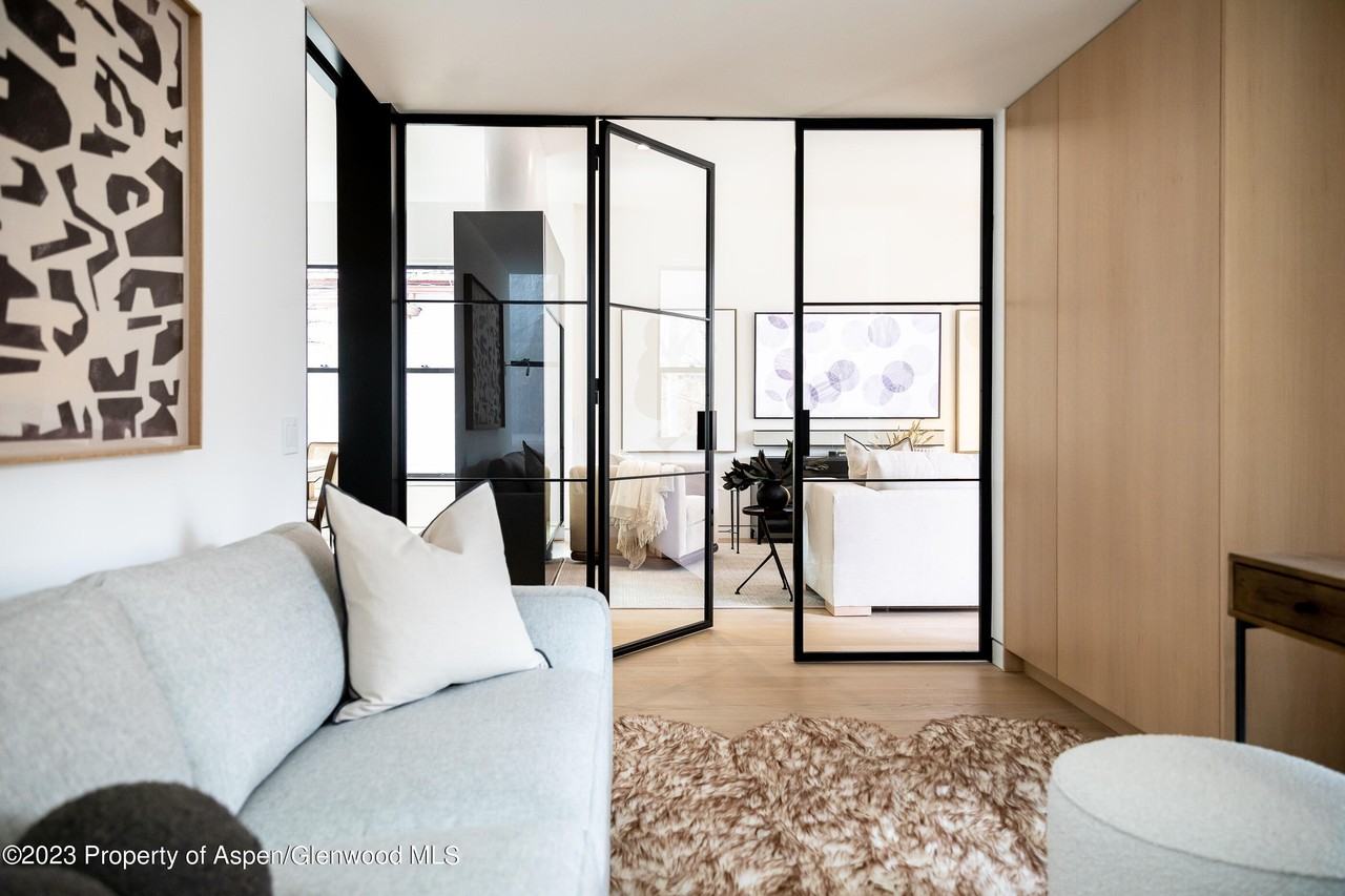 125 W Main St - Photo 7 of 50