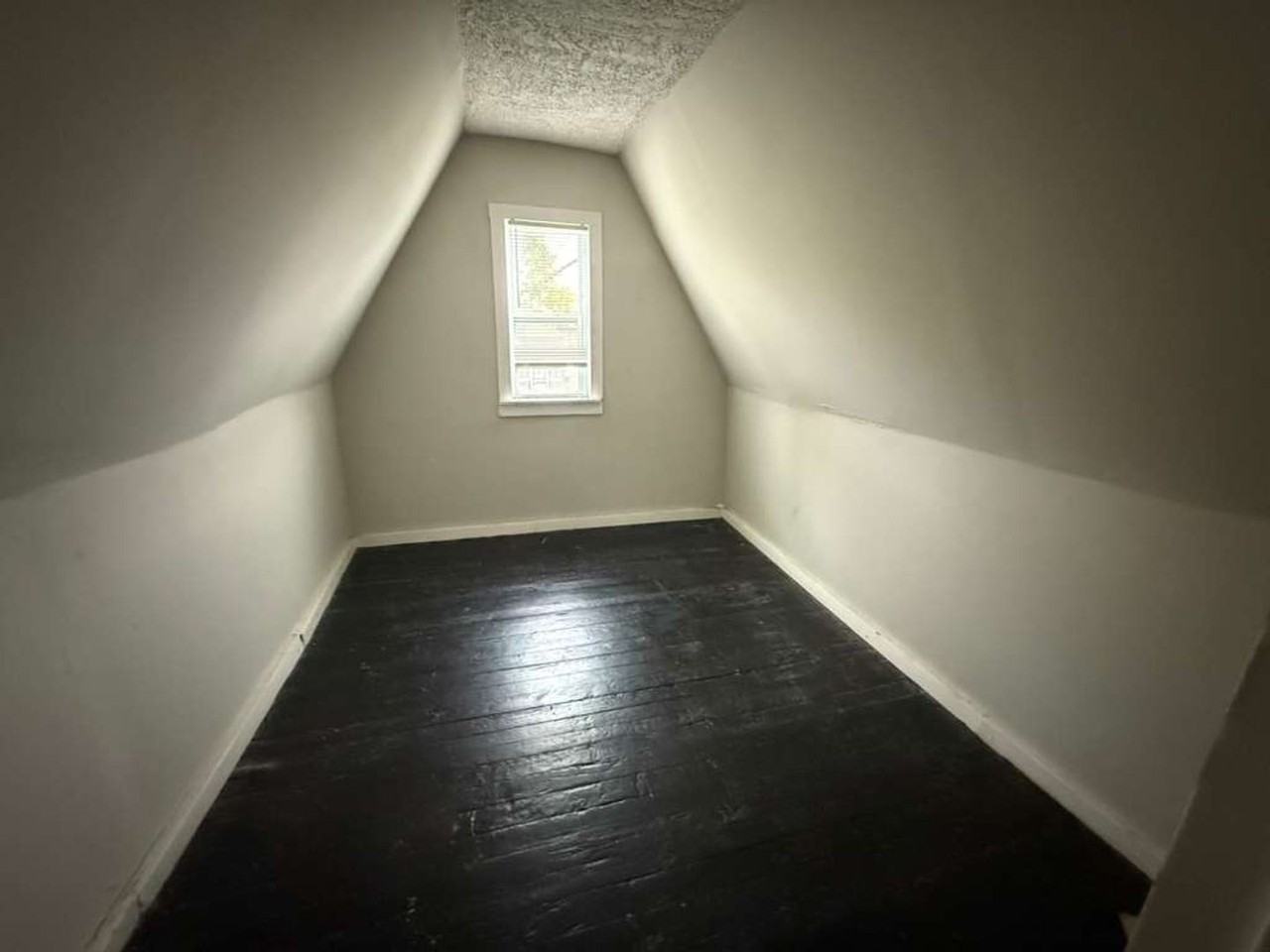 14117 Garfield Parkway - Photo 2 of 8