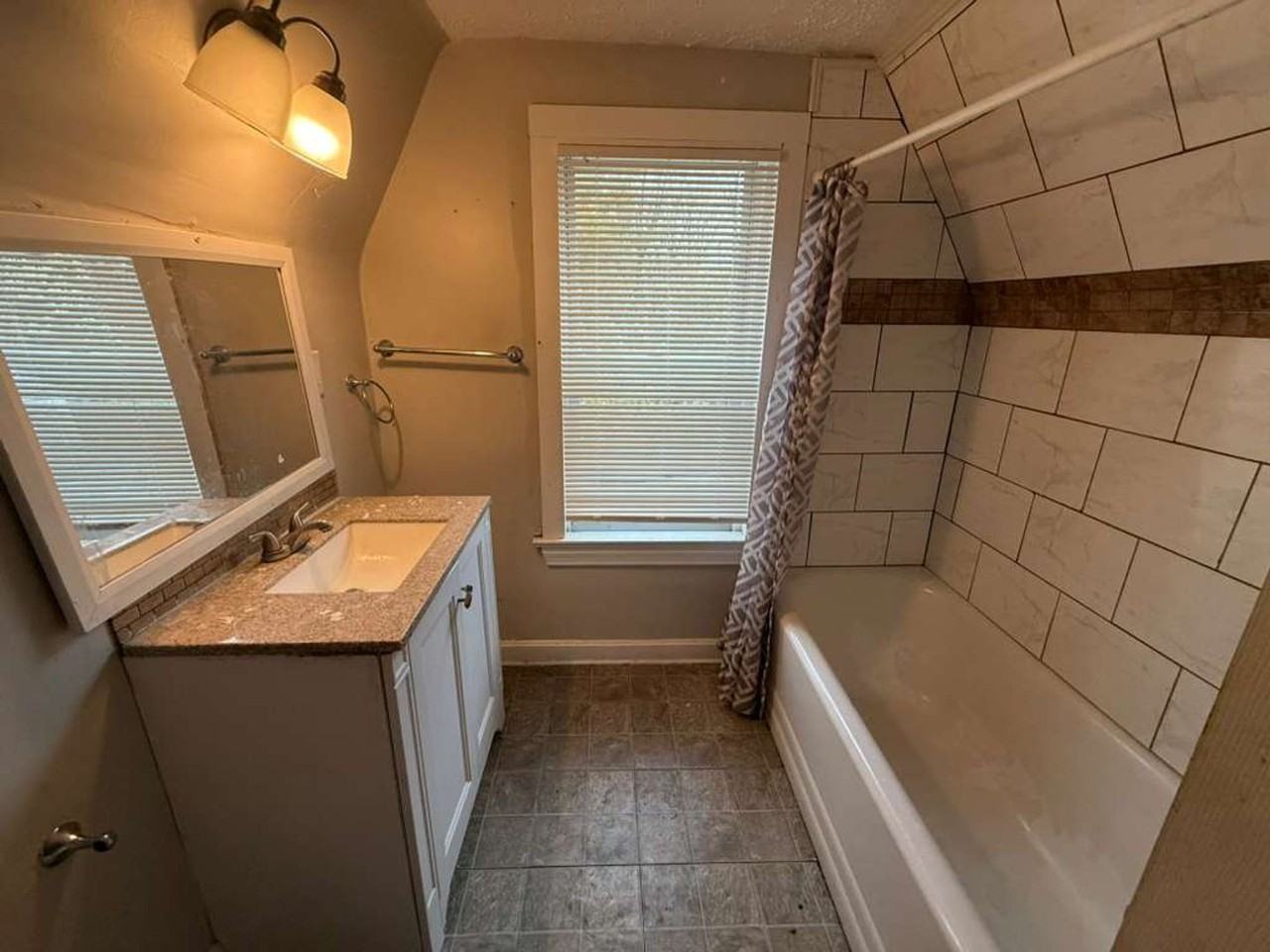 14117 Garfield Parkway - Photo 3 of 8