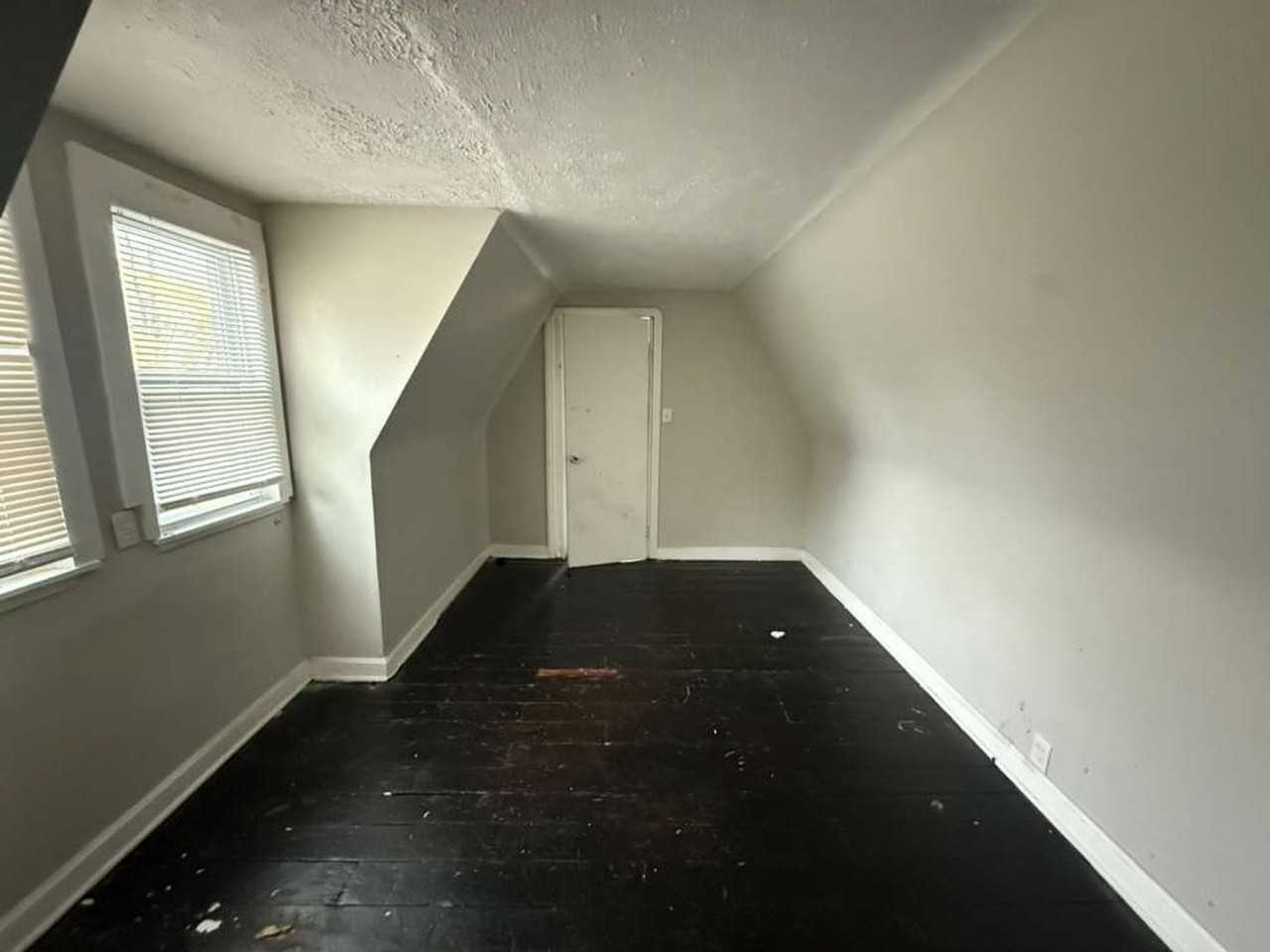 14117 Garfield Parkway - Photo 5 of 8