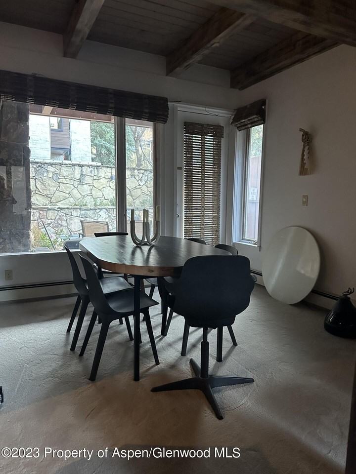 651 S Monarch St - Photo 4 of 19