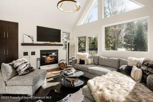 featured image of 222 W Hopkins Ave Apt 6 #6