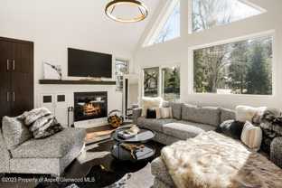 222 W Hopkins Ave Apt 6 #6 - Photo 1 of 1