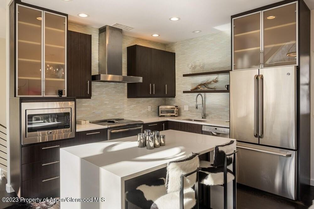 222 W Hopkins Ave Apt 6 #6 - Photo 4 of 23