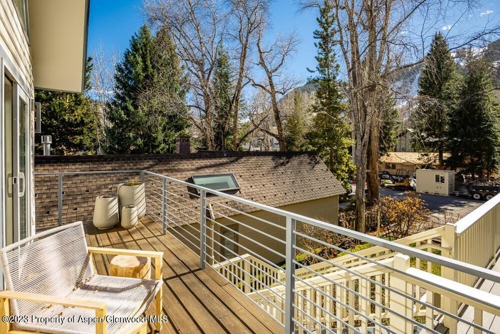 222 W Hopkins Ave Apt 6 #6 - Photo 7 of 23