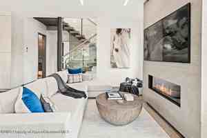 featured image of 802 East Cooper Avenue #3