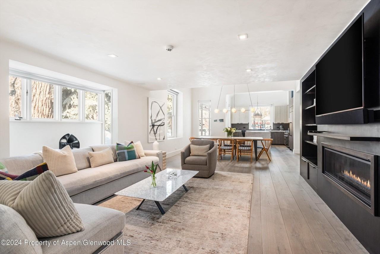 131 W Bleeker St - Photo 2 of 22