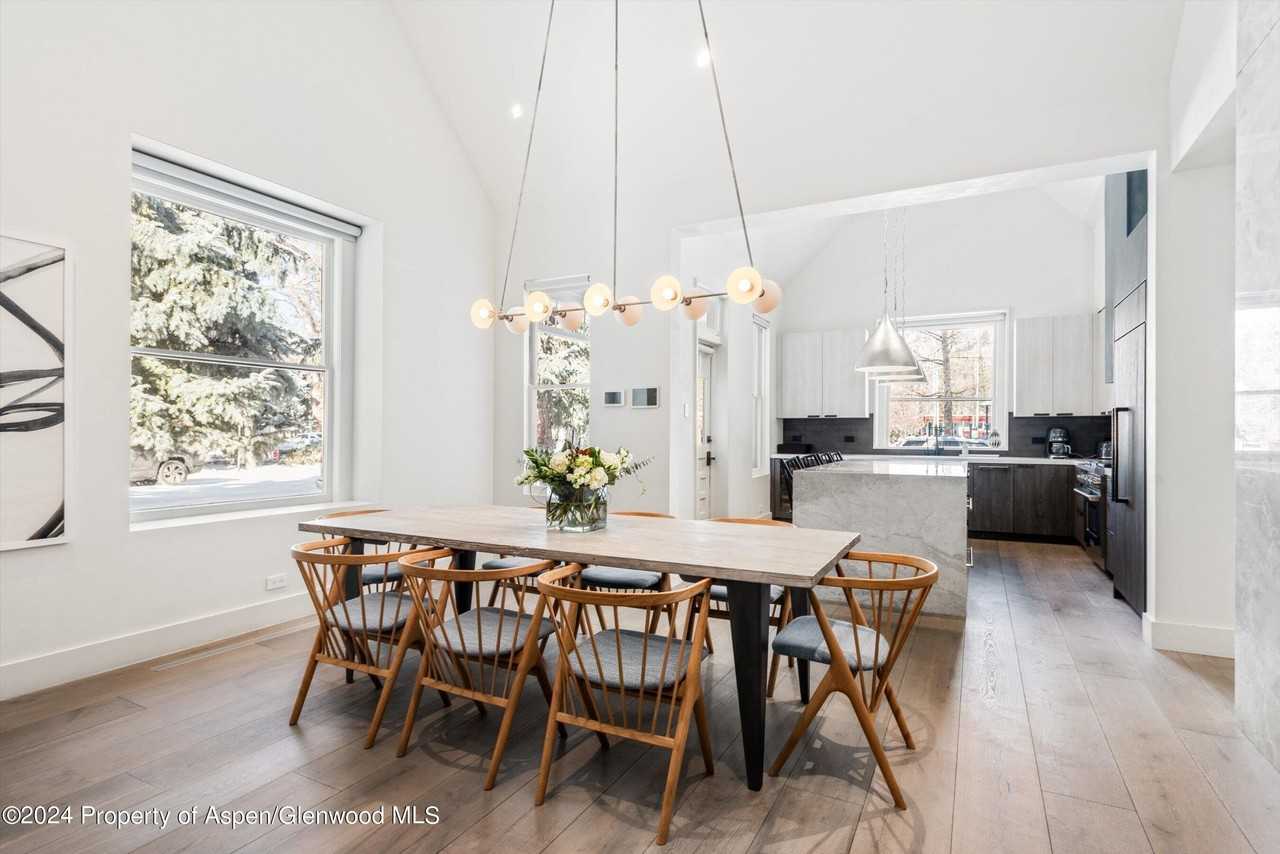 131 W Bleeker St - Photo 3 of 22