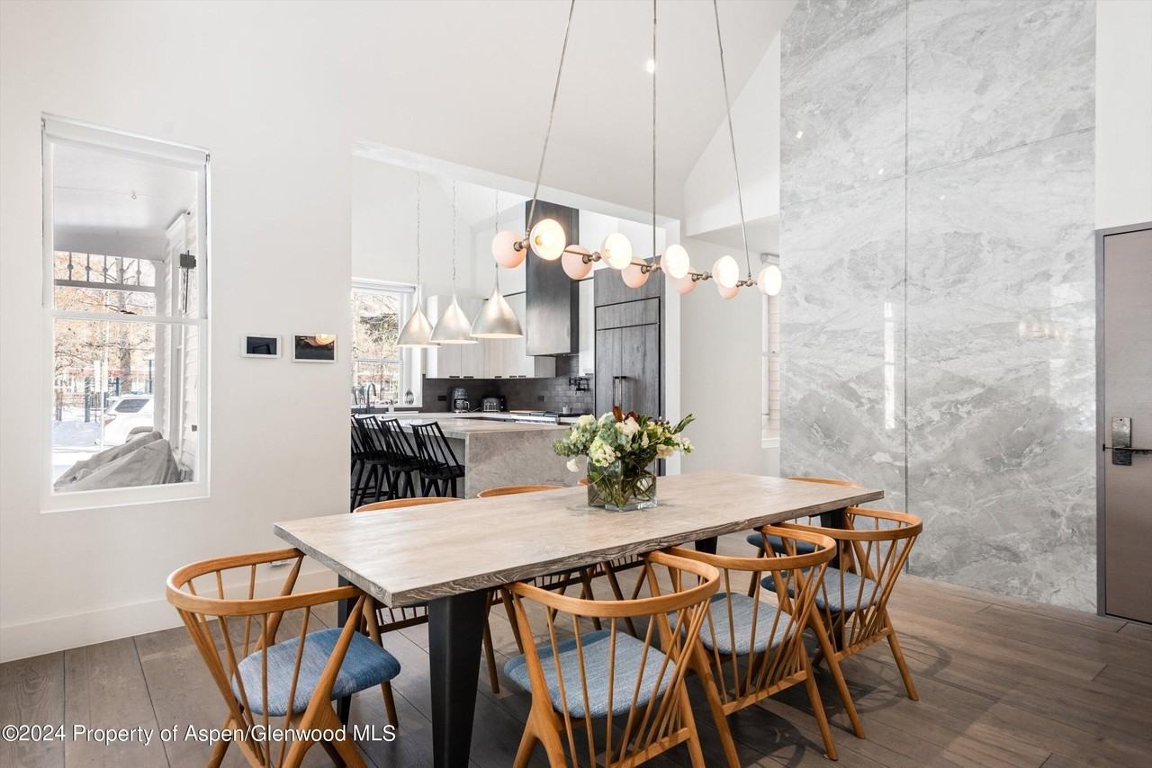 131 W Bleeker St - Photo 4 of 22