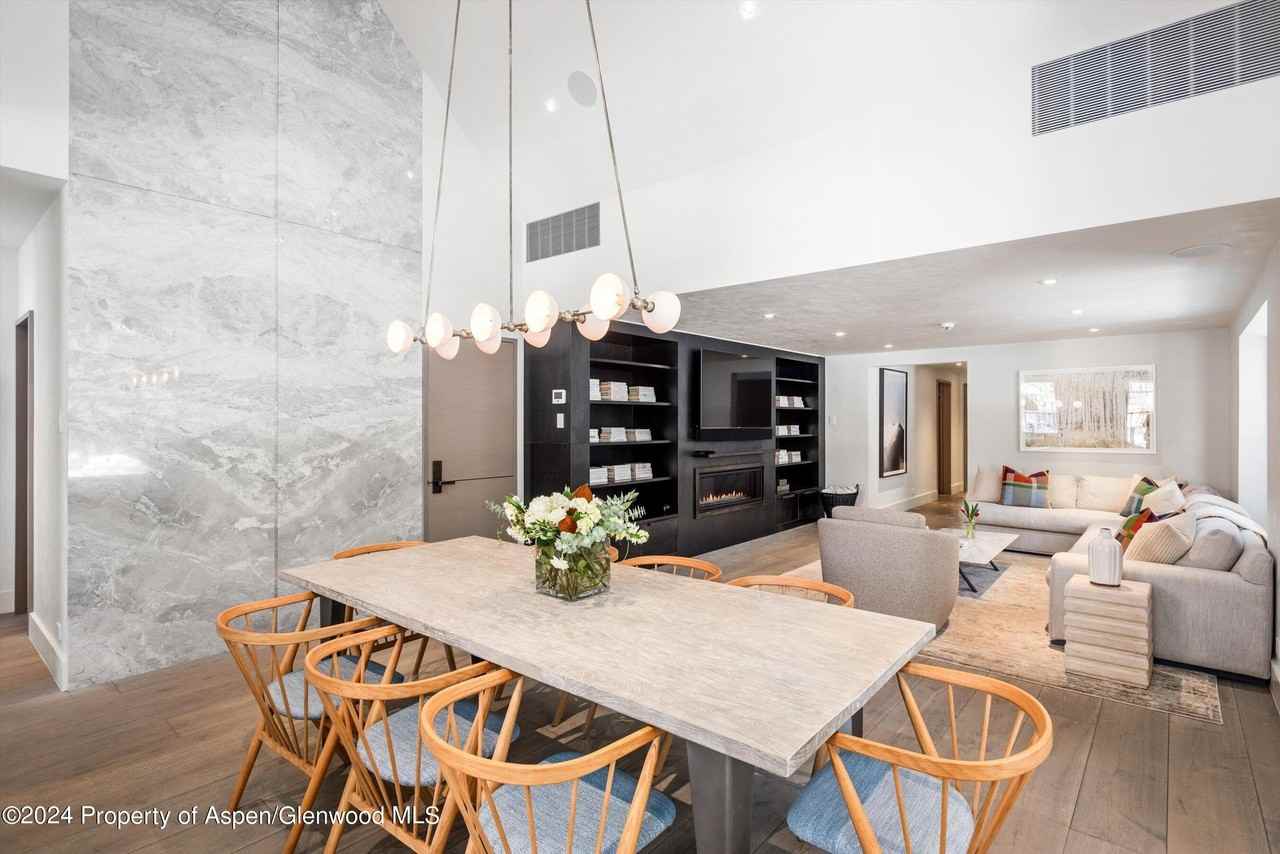 131 W Bleeker St - Photo 5 of 22