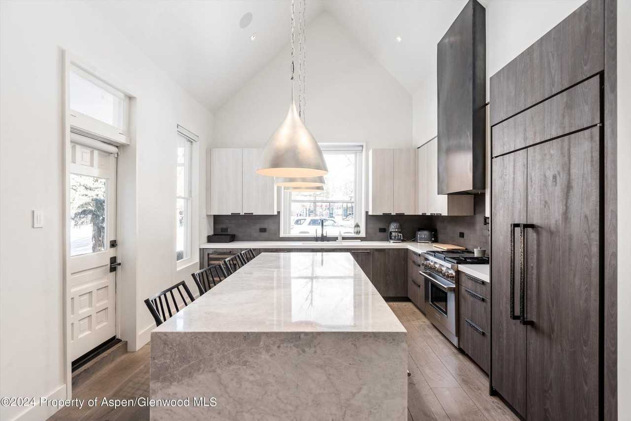 131 W Bleeker St - Photo 6 of 22