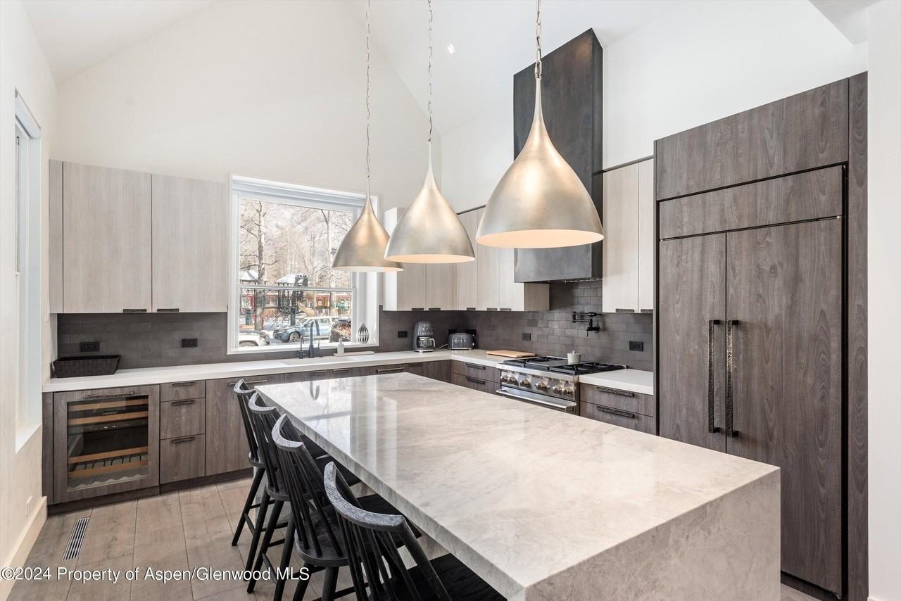 131 W Bleeker St - Photo 7 of 22