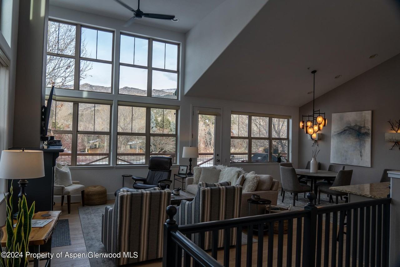 415 E Jody Rd - Photo 3 of 44