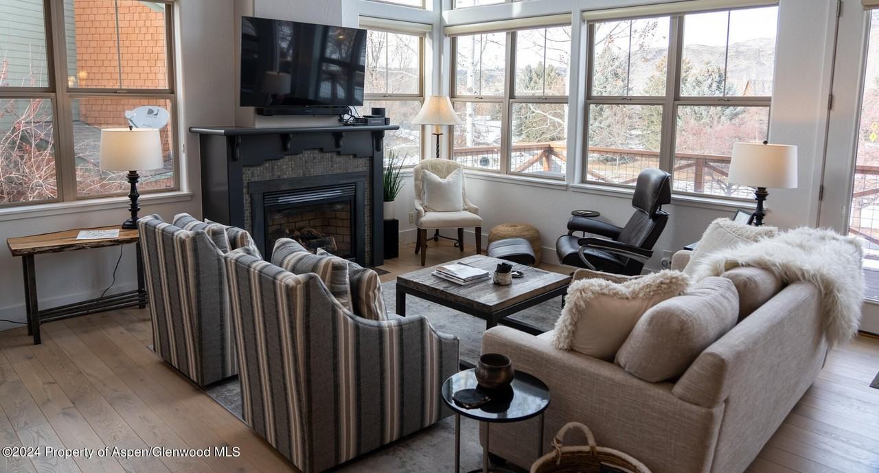 415 E Jody Rd - Photo 5 of 44