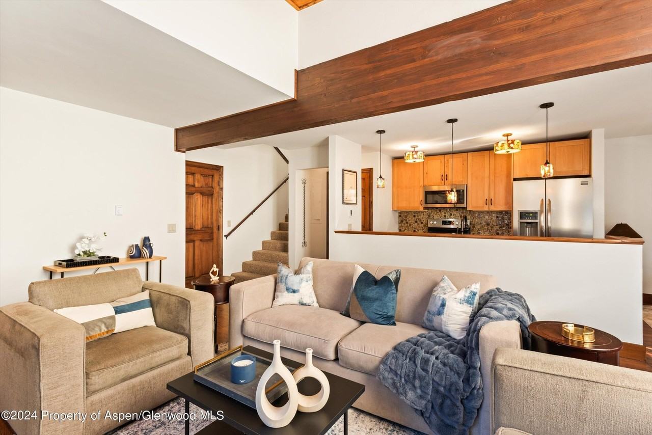 374 Meadow Ranch Dr - Photo 6 of 22