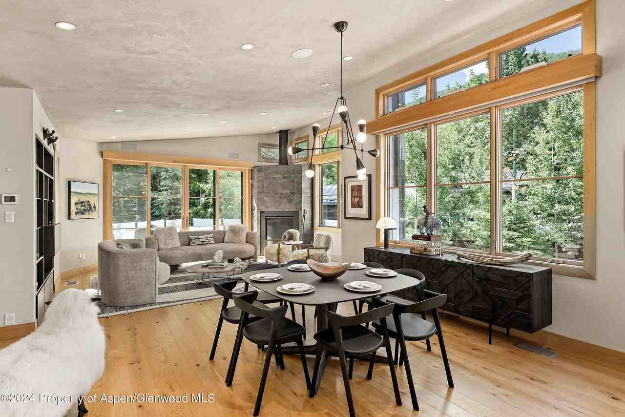 1190 Riverside Drive - Photo 6 of 31