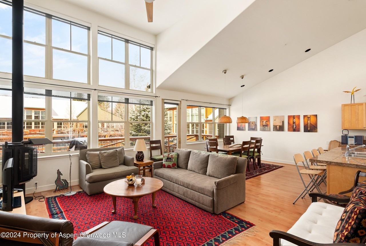 546 Evans Ct - Photo 2 of 12