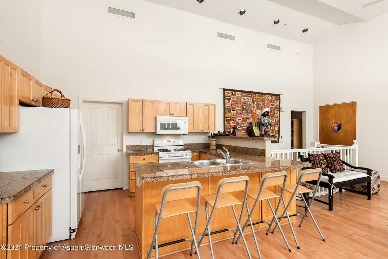 546 Evans Ct - Photo 5 of 12