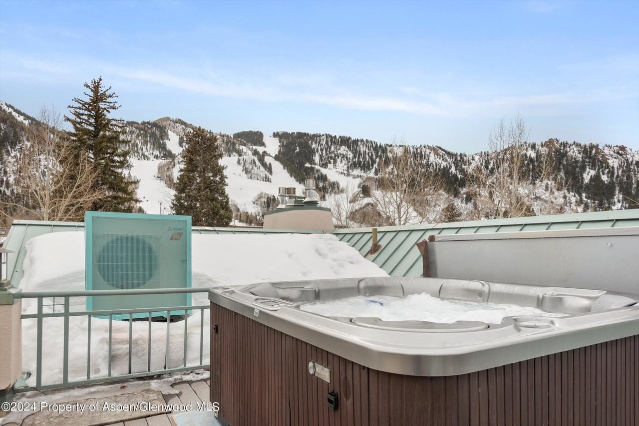 708 E Hopkins Ave - Photo 6 of 41