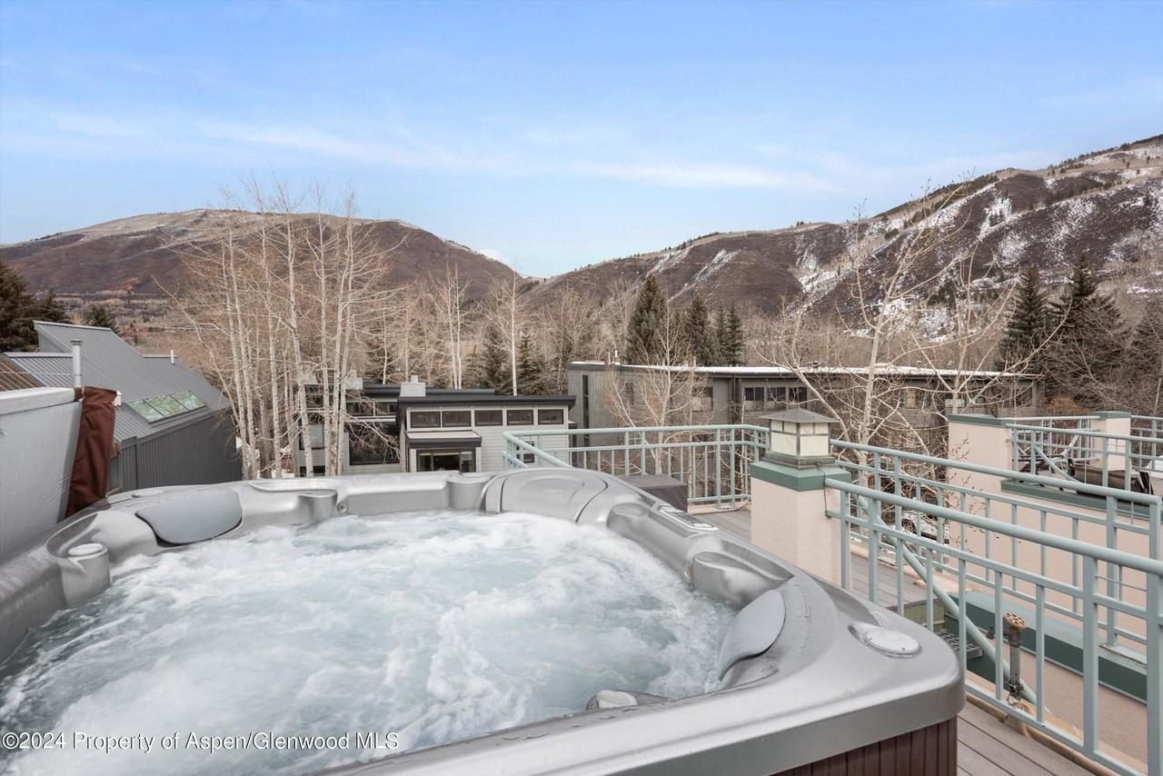 708 E Hopkins Ave - Photo 7 of 41