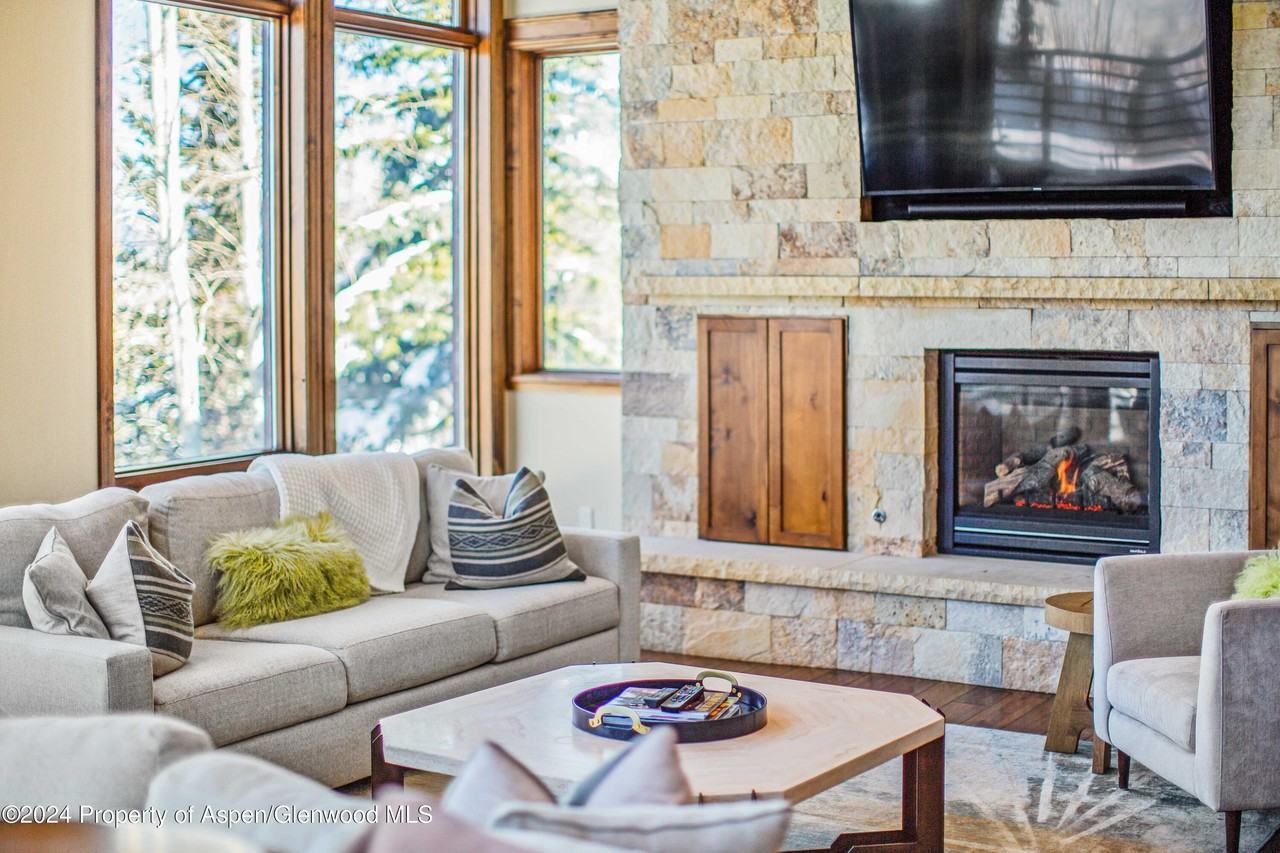 1457 Wood Rd - Photo 5 of 50