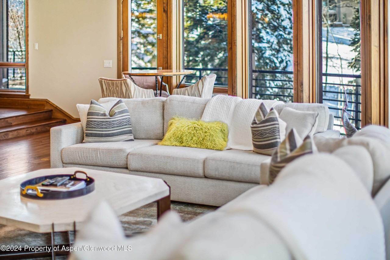 1457 Wood Rd - Photo 6 of 50