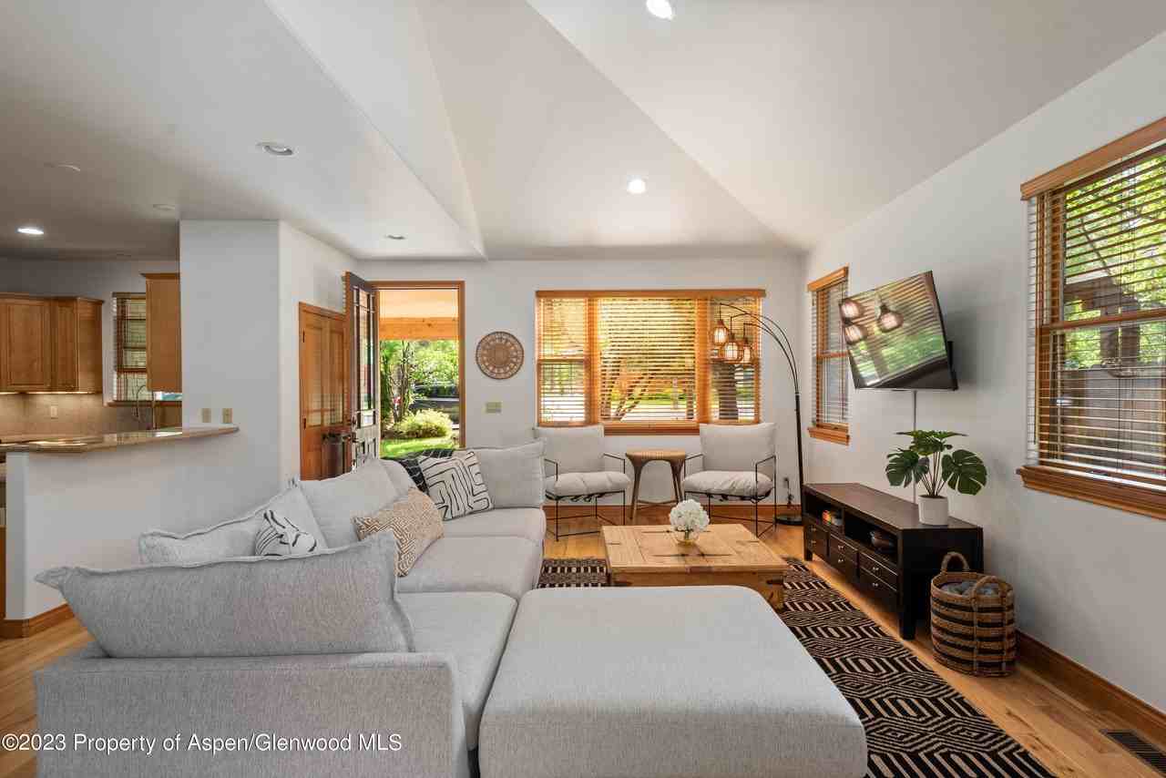 316 Allison Ln Unit B #B - Photo 3 of 26