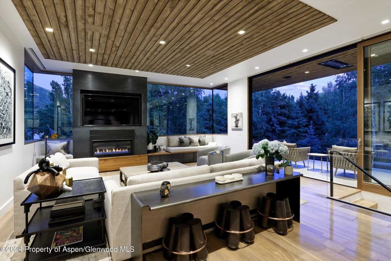 1035 Cemetery Ln - Photo 2 of 41