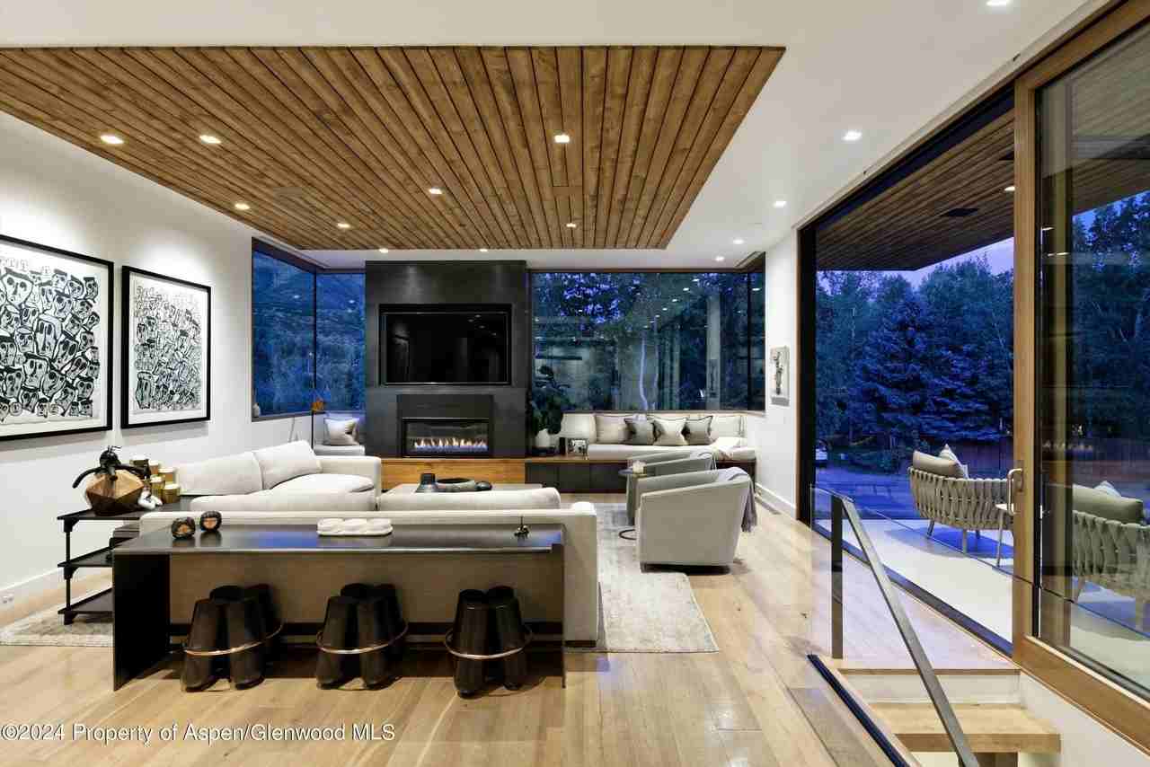 1035 Cemetery Ln - Photo 3 of 41